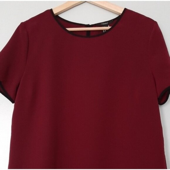 FOREVER 21 Light Short Sleeve Crewneck Blouse Top Black Piping Burgundy Red Sz M - Picture 2 of 13